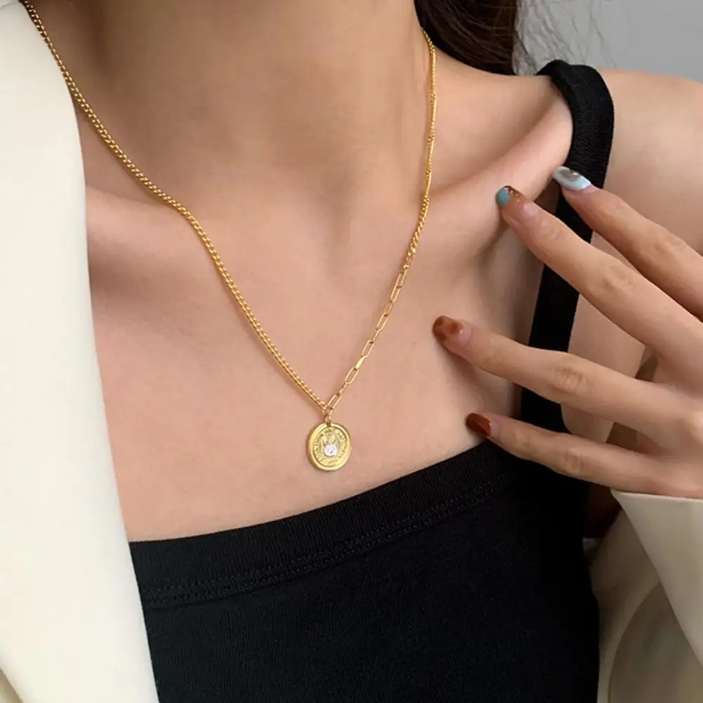 

Women Necklace Round Plate Good Luck And Happiness Cute Rabbit Pendant Clavicle Necklace Fashion Jewelry