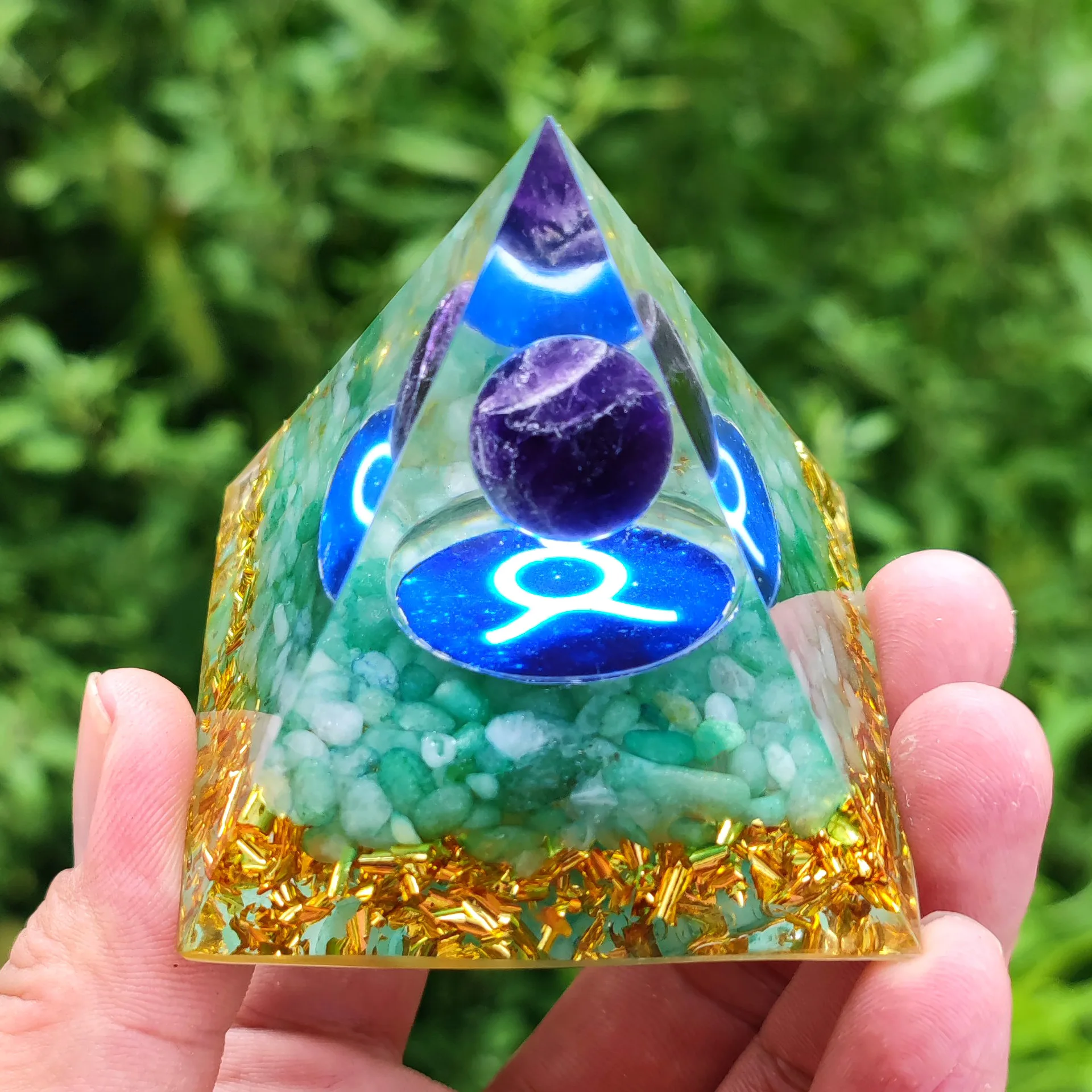 Crystal Ball Crushed Stone Pyramid Home Crafts Resin Decor Reiki Natural Mineral Crystal 12 Constellation Oganite Pyramid