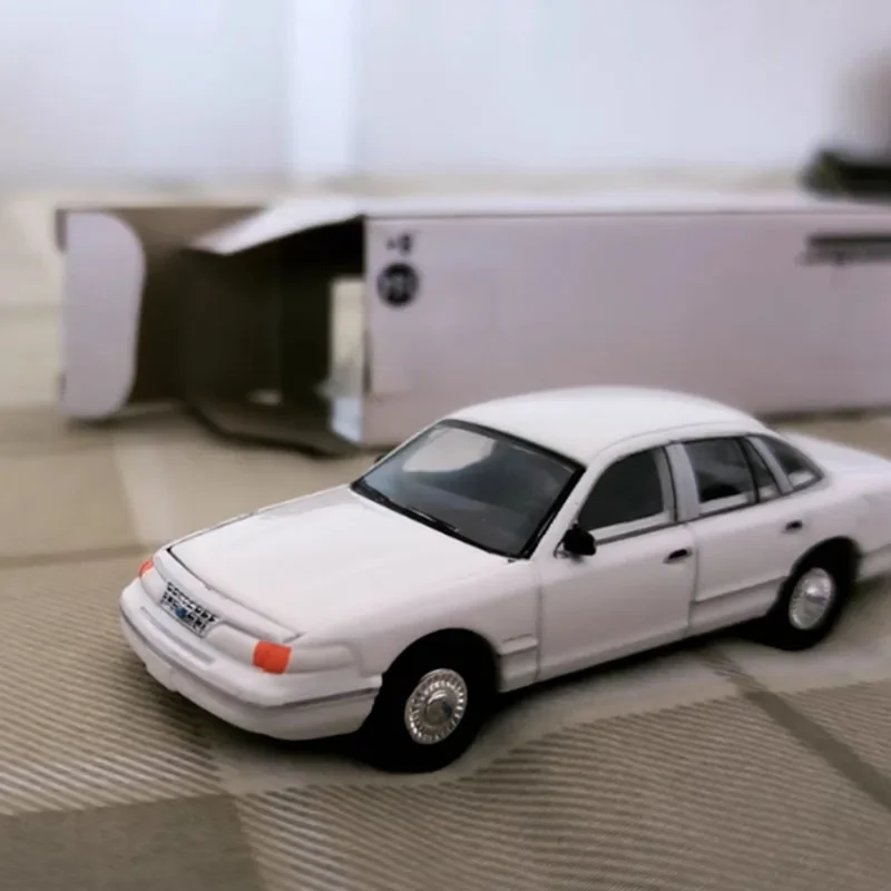 Модель автомобиля HYINUO Ford Crown Victoria Police 1:64