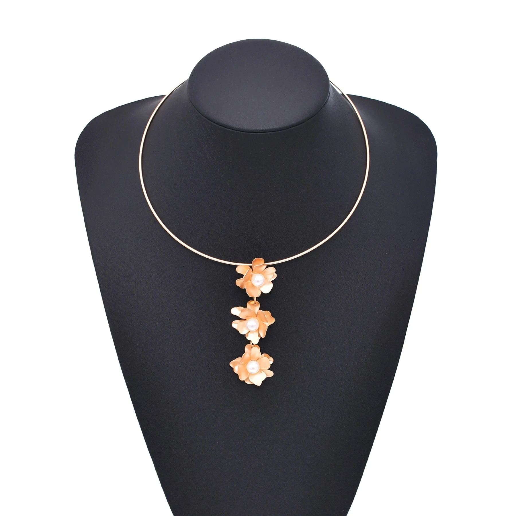 Комплект из колье и серёг с жемчугом