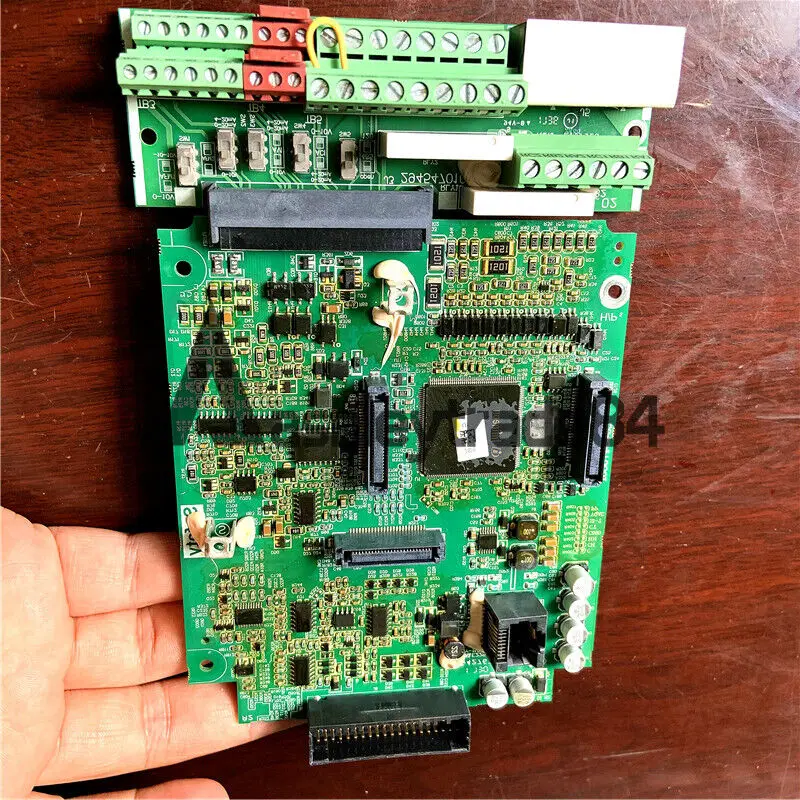 

Используемый инвертор Delta 2945470301 серии C2000 CP2000 CT2000, 1 шт.