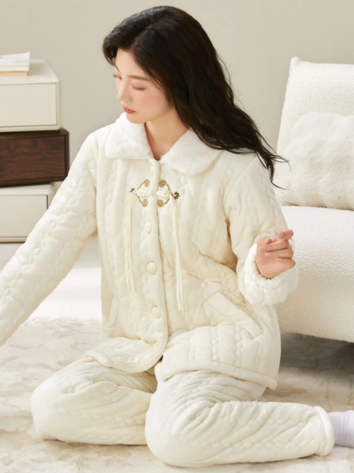Женские зимние пижамы на флисовой подкладке утолщенные трехслойные стеганые