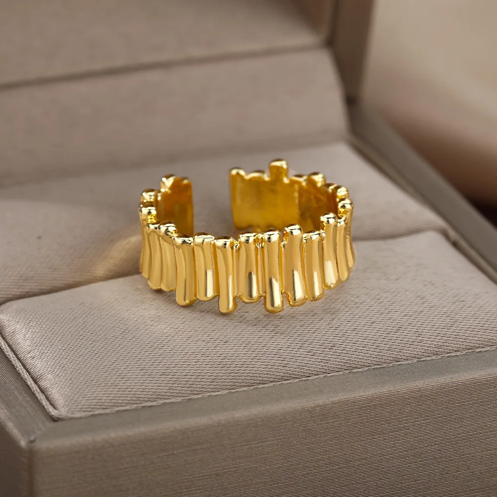 

European and American simple vertical stripe irregular ring personality ring 18k vintage design sense women's open ring