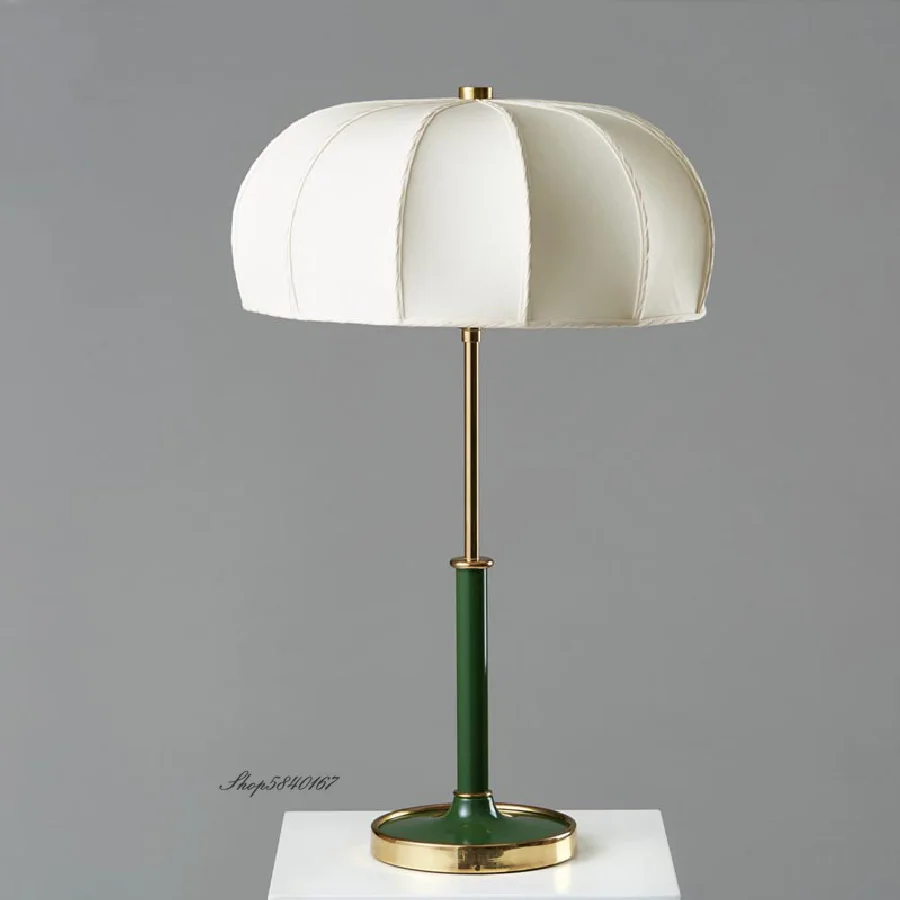 

Postmodern Green Table Lamp Nordic Designer Simple Desk Lamp Lights for Bedroom Decoration Living Room Home Decor Beside Lamp