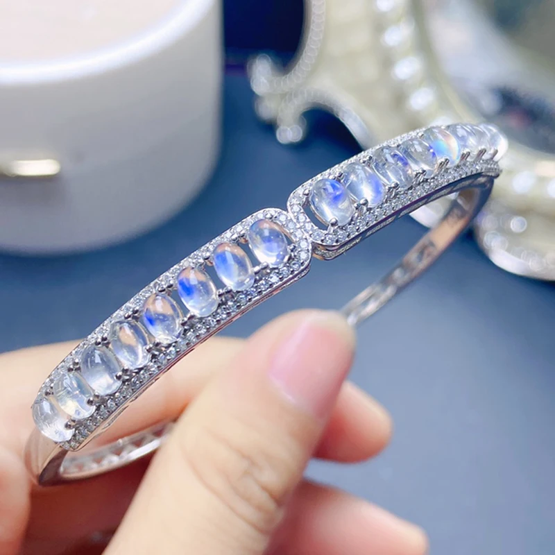 Женский браслет из серебра 925 пробы с натуральным лунным камнем