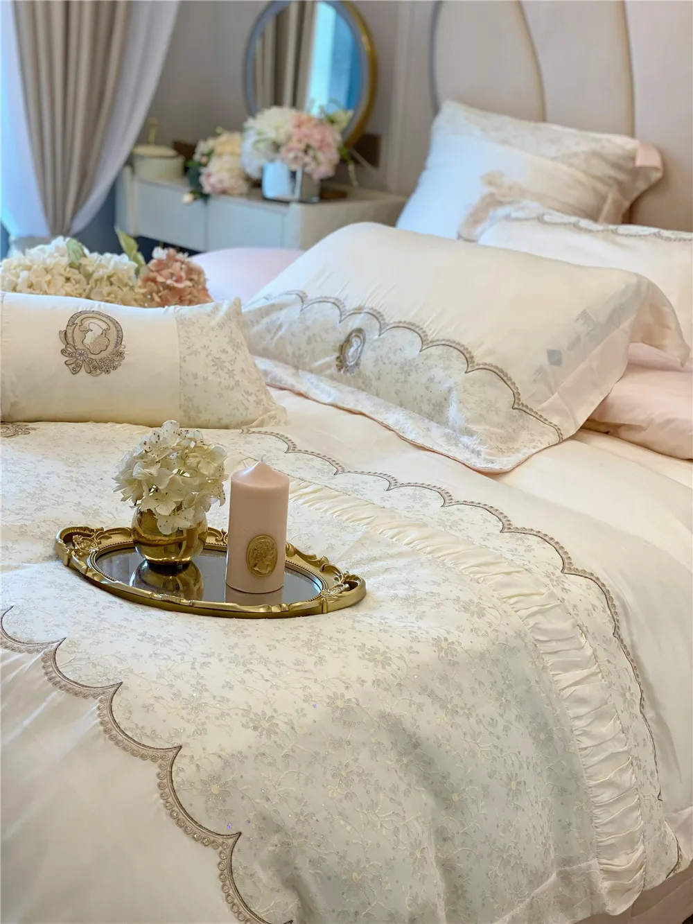

Simple and Light Luxury Wind-Cool Feeling Tencel Four-Piece Set Embroidery Bare Sleeping Quilt Cover Silky Bedding