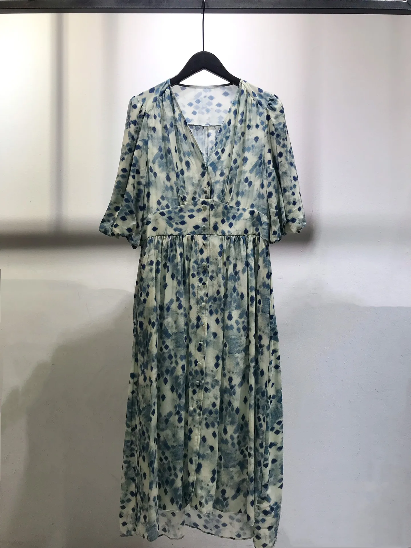 

Spring and summer new dress pleated skirt version is not picked on the body