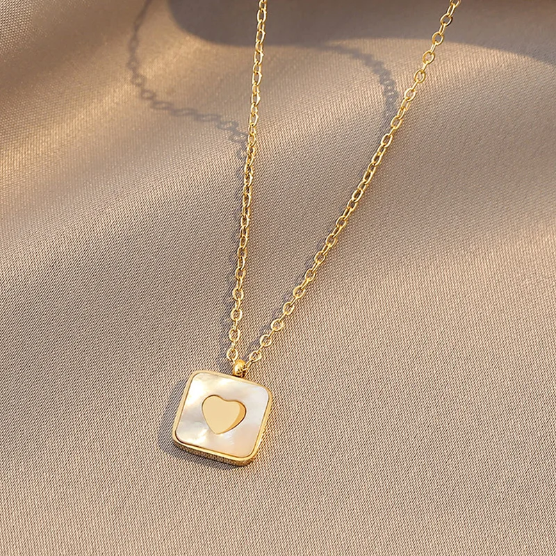 

Retro Temperament Love Square Necklace for Women Niche Design Clavicle Chain Simple Literary Wild Necklace Girls Jewelry