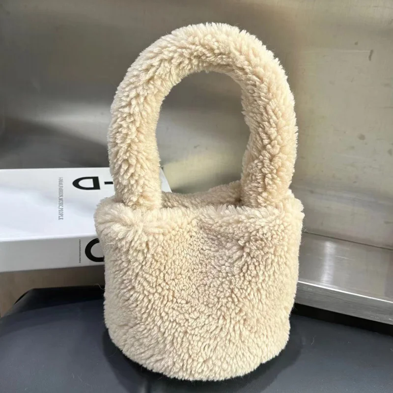 New Lamb wool Faux Fur Bag for Woman Luxury Charm Retro Bucket Bags Female Chain Women's Handbag Plush Designer Soft Warm Purses