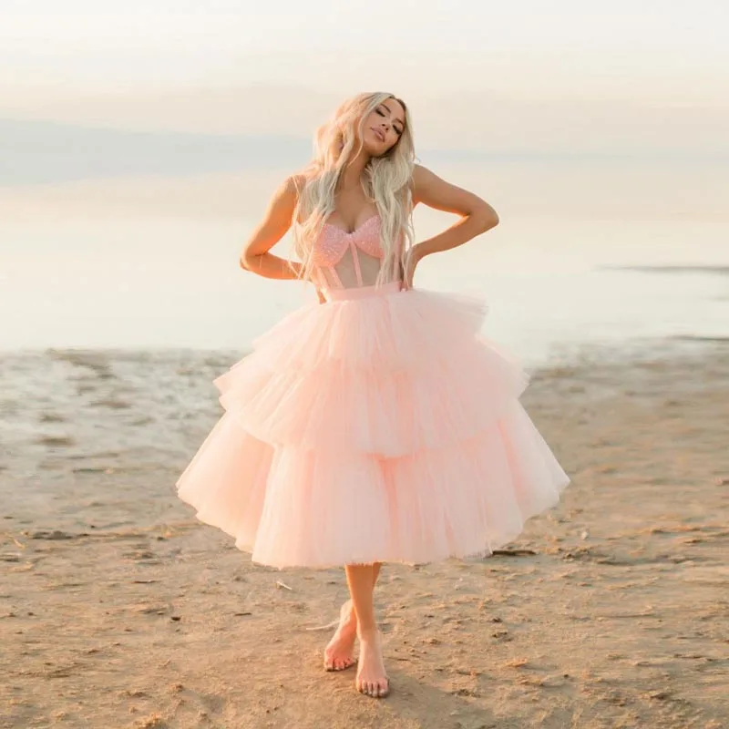

Pretty Sweet Pink Knee Length Prom Gowns Sling Tiered Ruffled Tulle Dresses Lace Up Back Mesh Women Dresses vestiti
