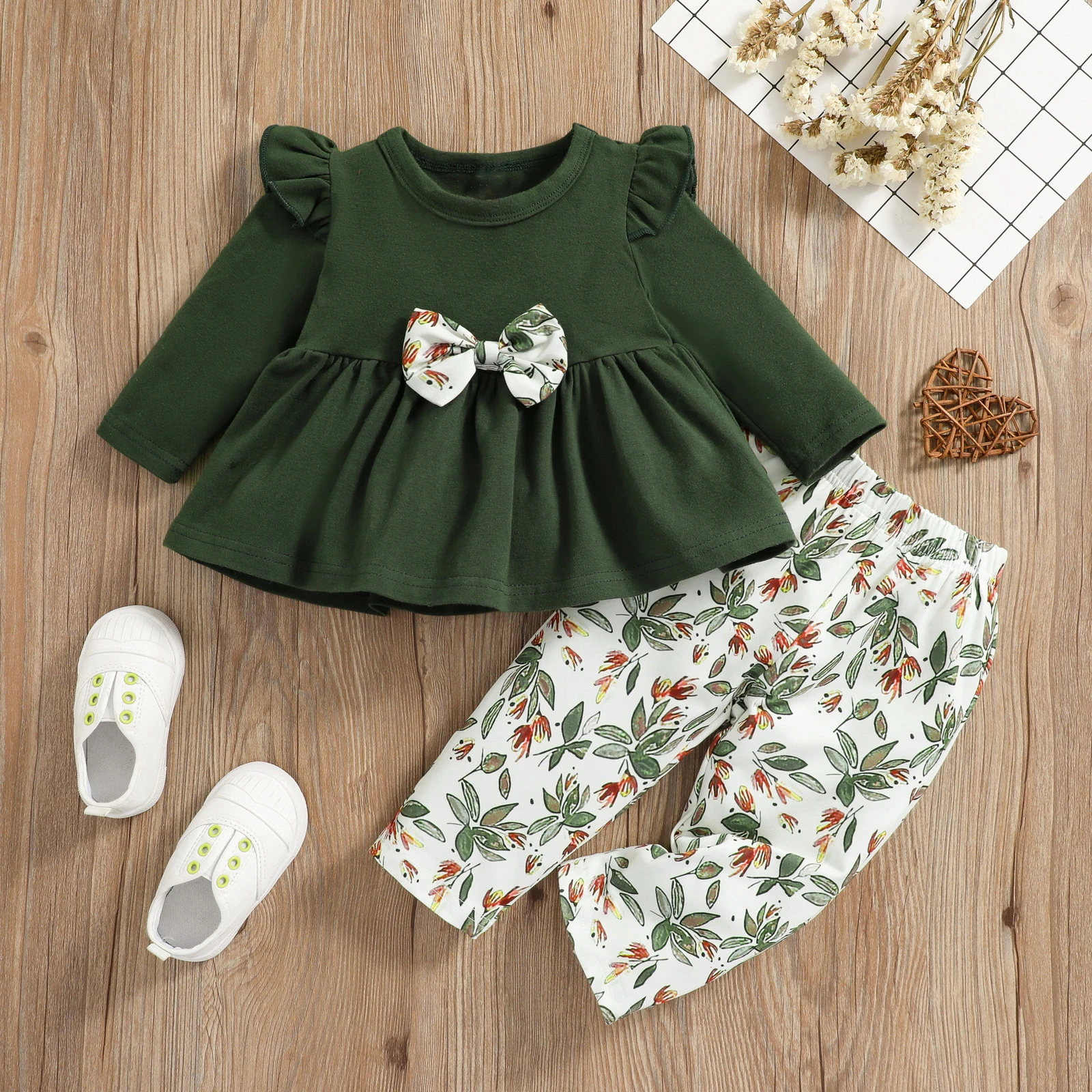 

PatPat 2pcs Baby 95% Cotton Ruffle Long-sleeve Bowknot Top and All Over Leaves Print Trousers Set