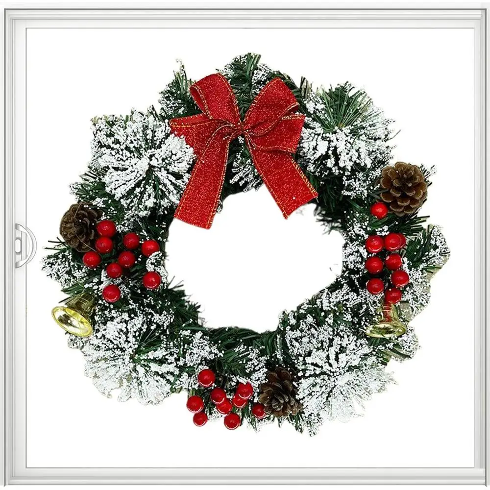 

Рождественский венок из искусственных ягод