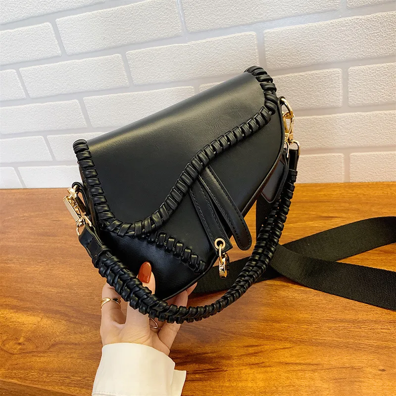 

New Fashion Saddle Women Bag One Shoulder Handle Trend Casual Hasp Zipper PU Material Polyester Inside Lock Ornament Bag