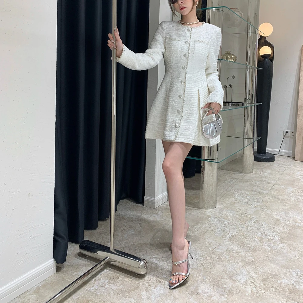 Женское платье с баской из твида длинным рукавом украшенное бисером Y2k весна 2024