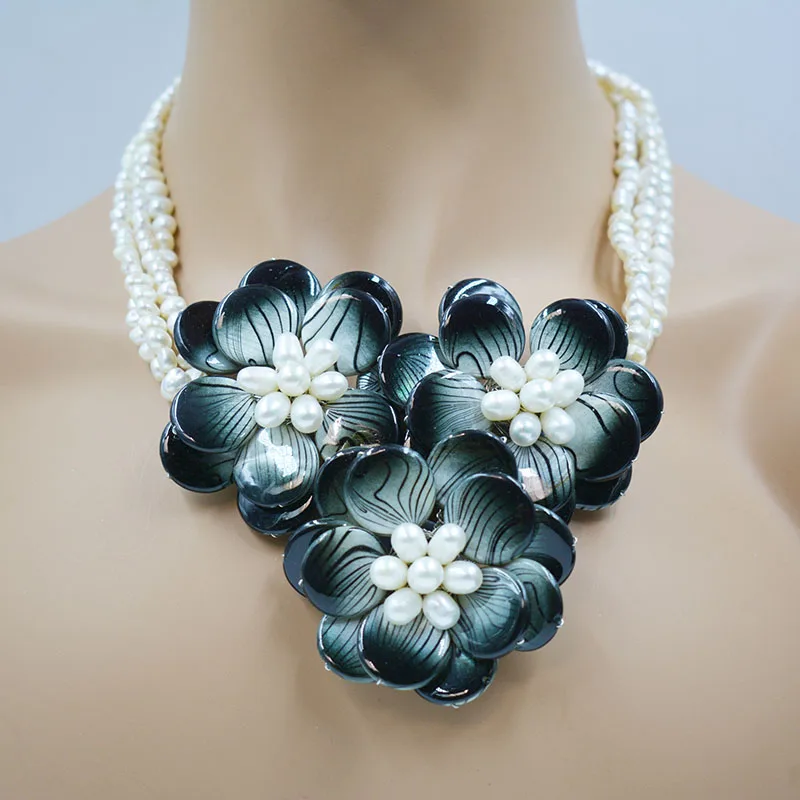 

NO-299# Charm Vintage lady ! Shell/pearl flower necklace 20"