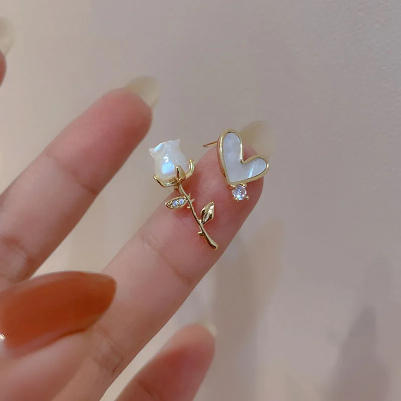

Real Gold Electroplating Silver Needle Asymmetric Zircon Love Tulip Flower Sweet Cool Temperament Earrings
