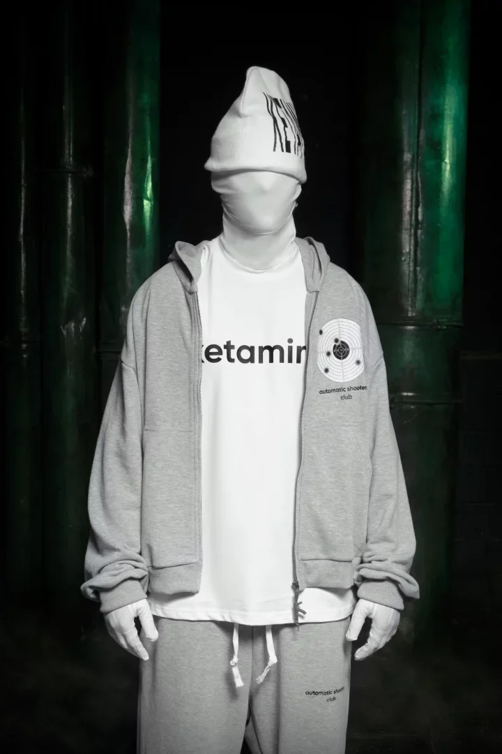 Шапка-бини вязаная унисекс с надписью в стиле K-POP