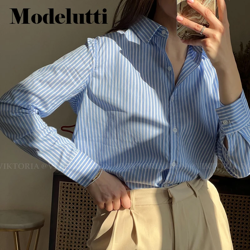 Женская блузка в полоску с длинным рукавом и лацканами