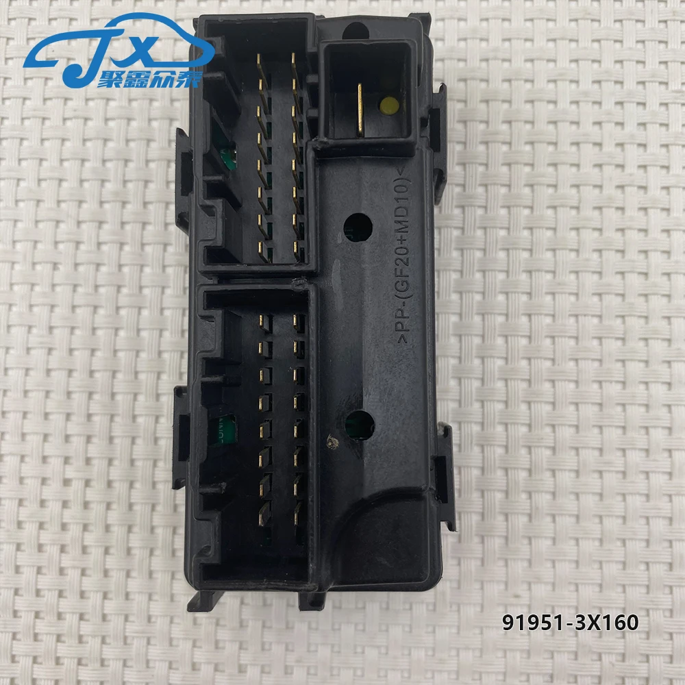 Фото Блок предохранителей 91951-3X160 для Hyundai i30 MK2 GD Petrol Hatch 1.6 16V Flex 2011-2024 95951-3X150 №4
