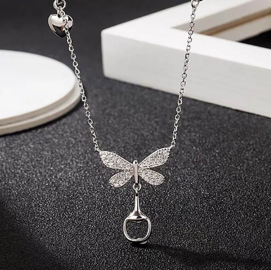 

New Butterfly Ladies Necklace elegant Love Pendant Clavicle Chain best Gift