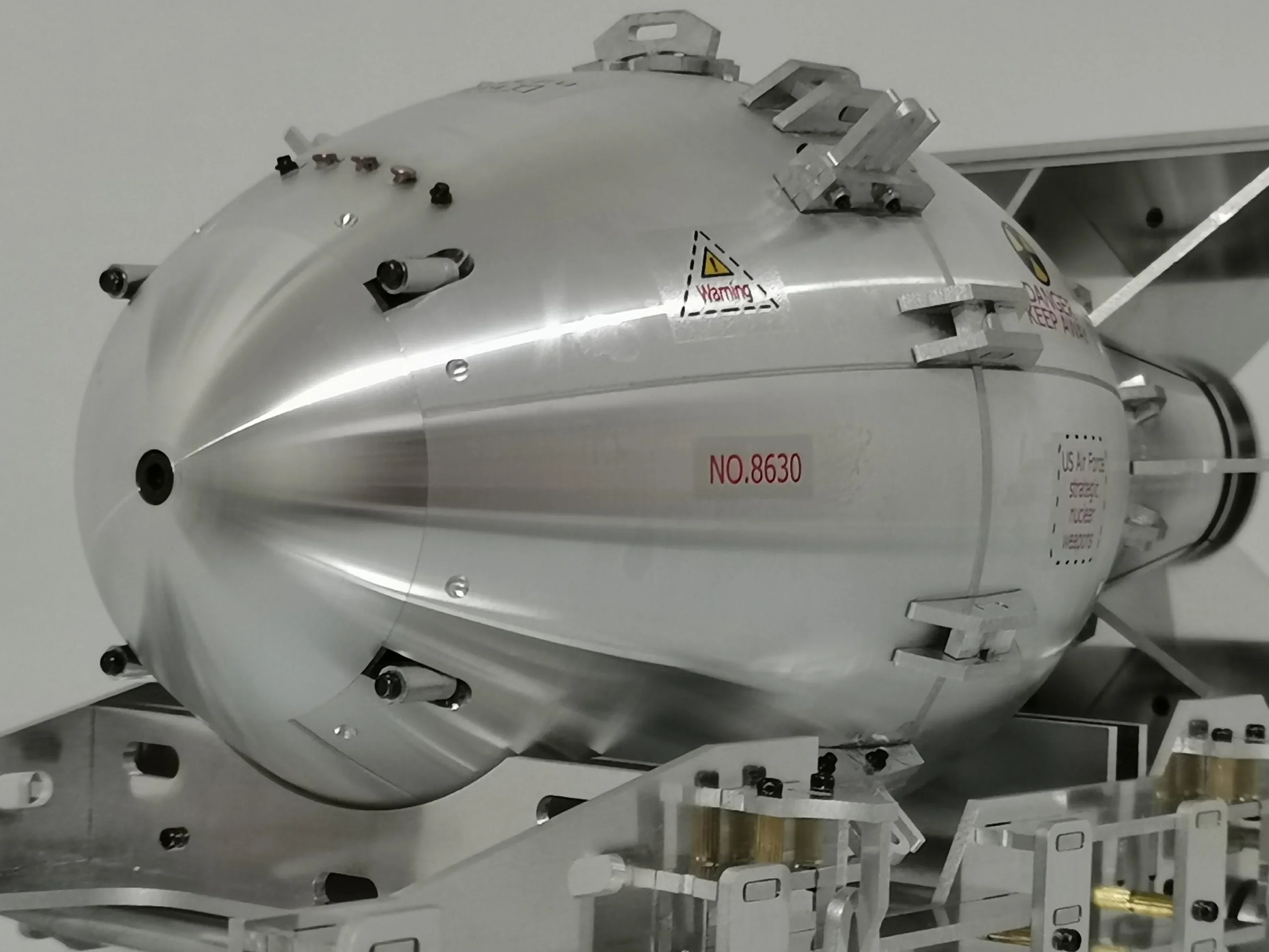 Масштаб 1/12 цельнометаллическая модель сборки исторической бомбы времен Второй