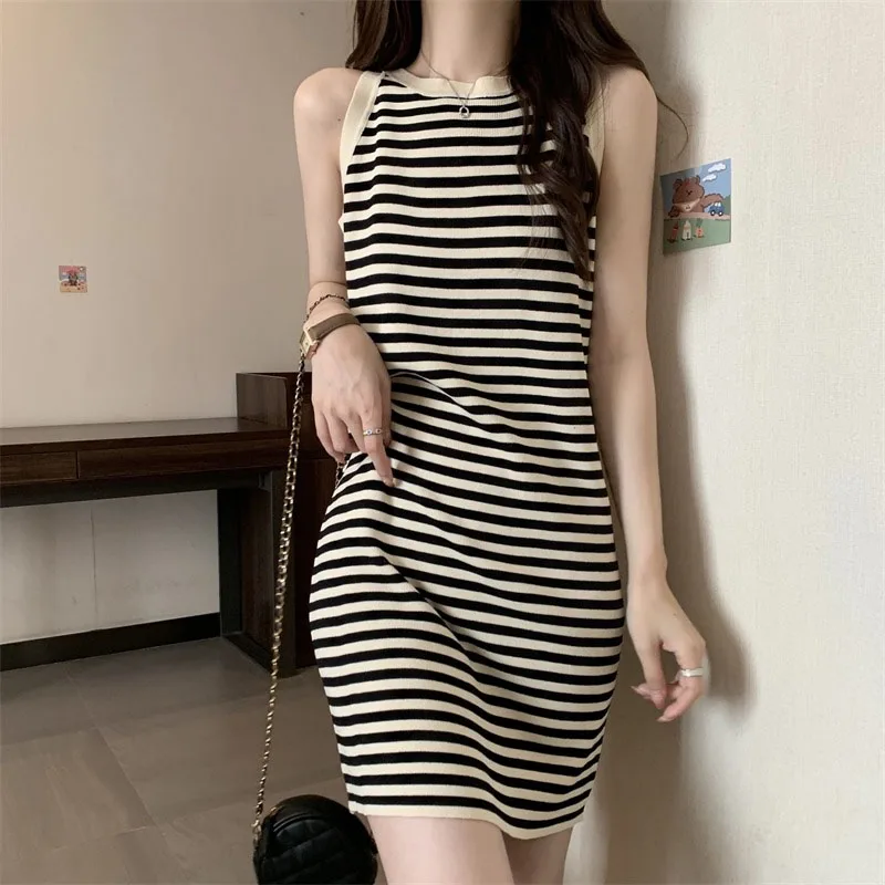 Женское винтажное платье макси в полоску без рукавов