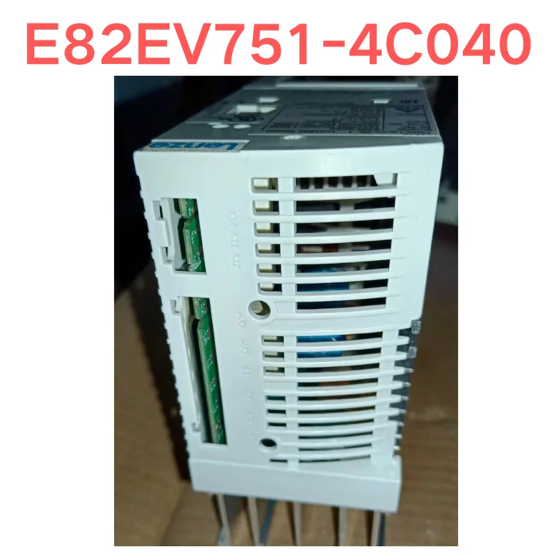 Б/у lenze E82EV751-4C040 test OK