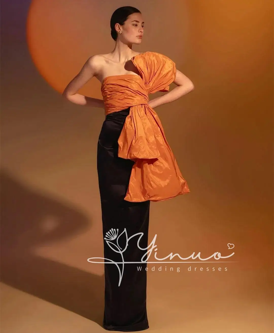 Женское длинное вечернее платье элегантное Плиссированное черно-оранжевое