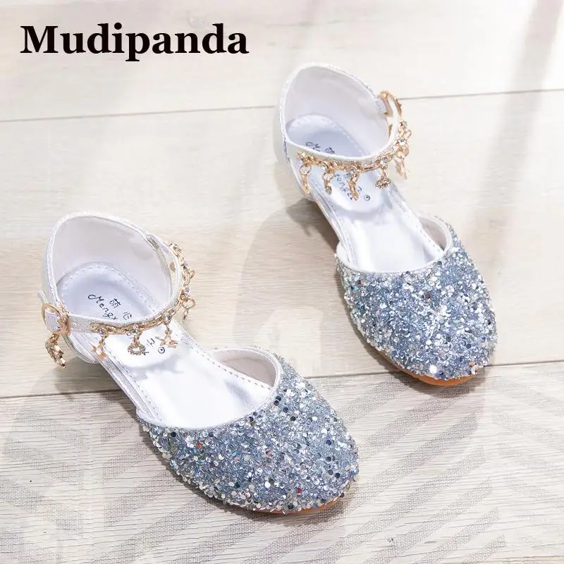 

Детские кожаные туфли принцессы для девочек Нескользящие Блестящие Детские вечерние Танцевальные Туфли летние Серебристые свадебные сандалии с цветами для девочек на высоком каблуке