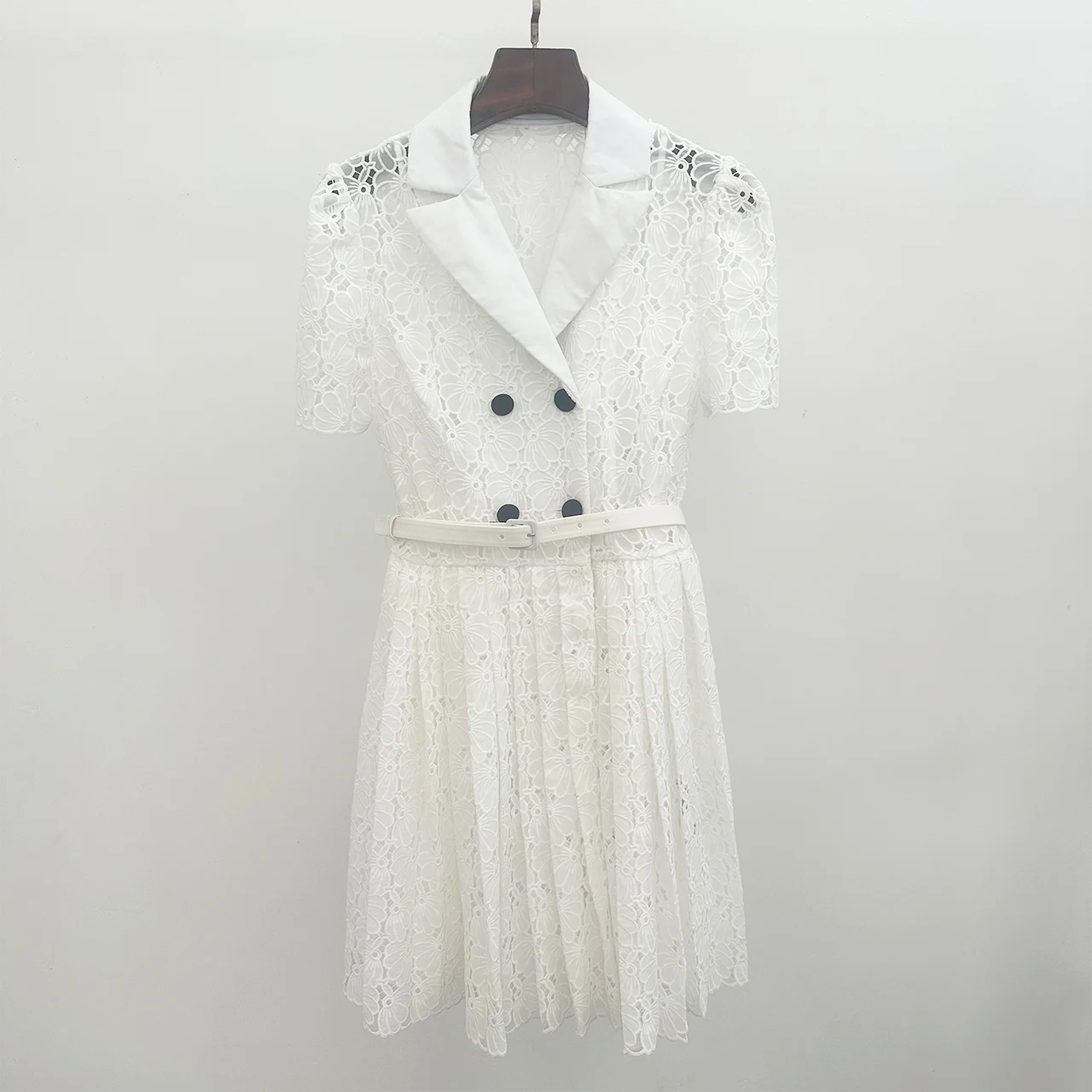 Summer new College age-reduction Sweet lace floral embroidery lapel double-breasted waist dress6.26