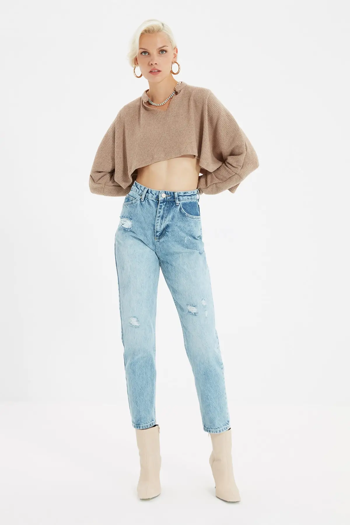 

Trendyol Ripped Detailed High Bel Mom Jeans TWOAW22JE0379