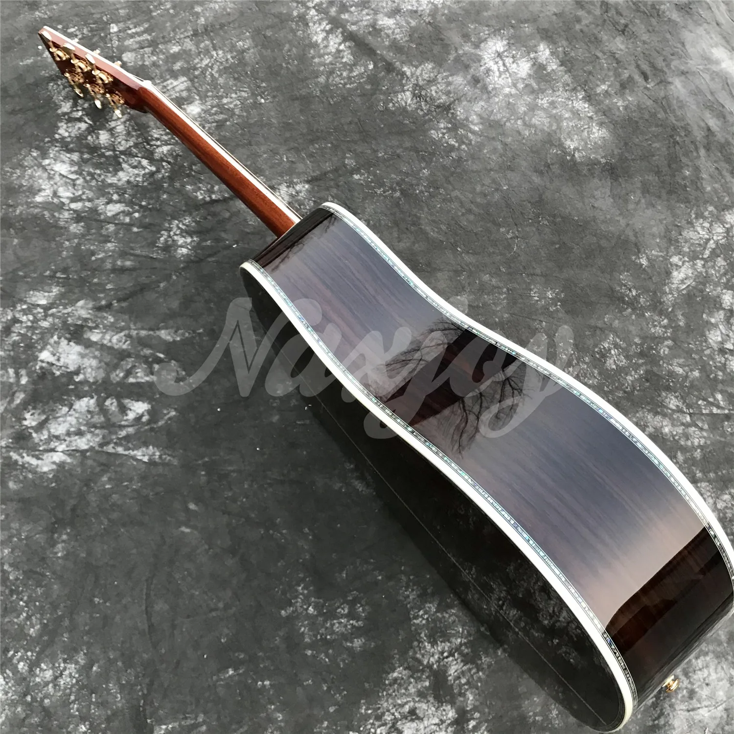 Акустическая гитара из цельного дерева на заказ гриф морского ушка черного 41