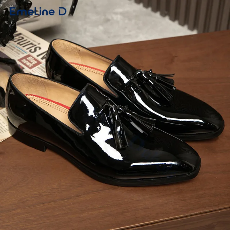 Черные лоферы из лакированной кожи с кисточками простые однотонные кожаные