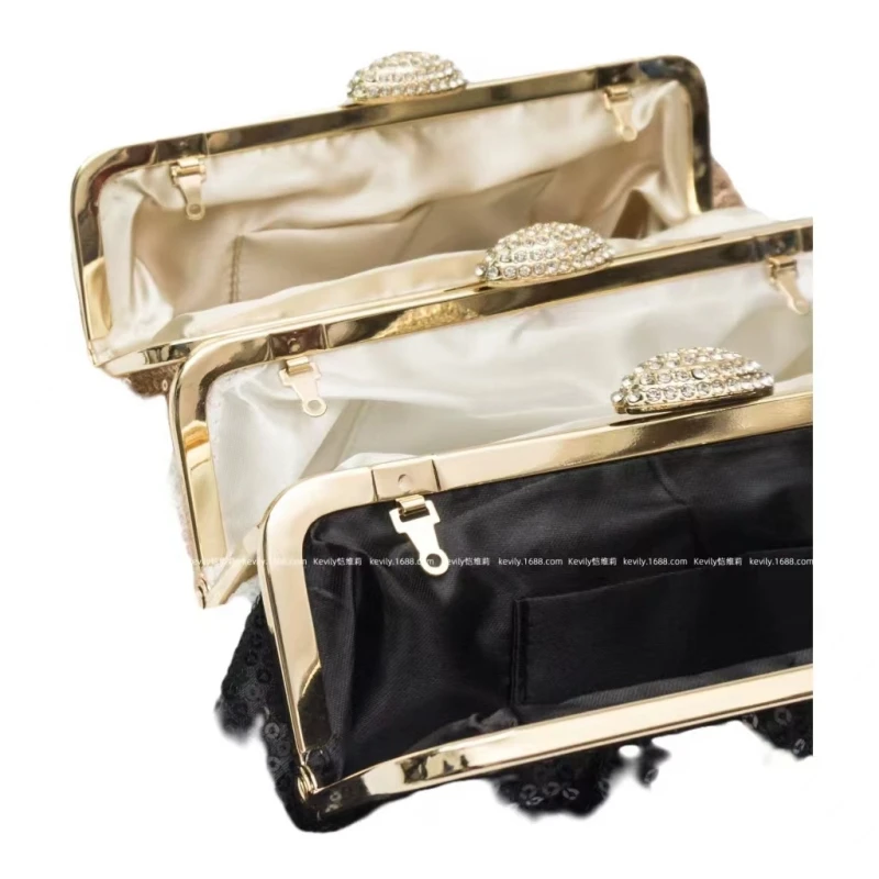 Сумка-мессенджер на плечо с блестками и цепочкой