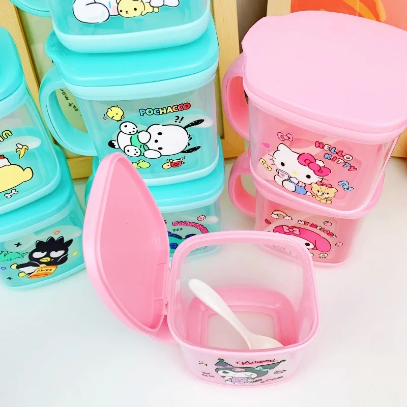 Фото Японская коробка для приправ Sanrio Kuromi Pudding с ложкой, кухонная банка для хранения соли и куриных специй №3