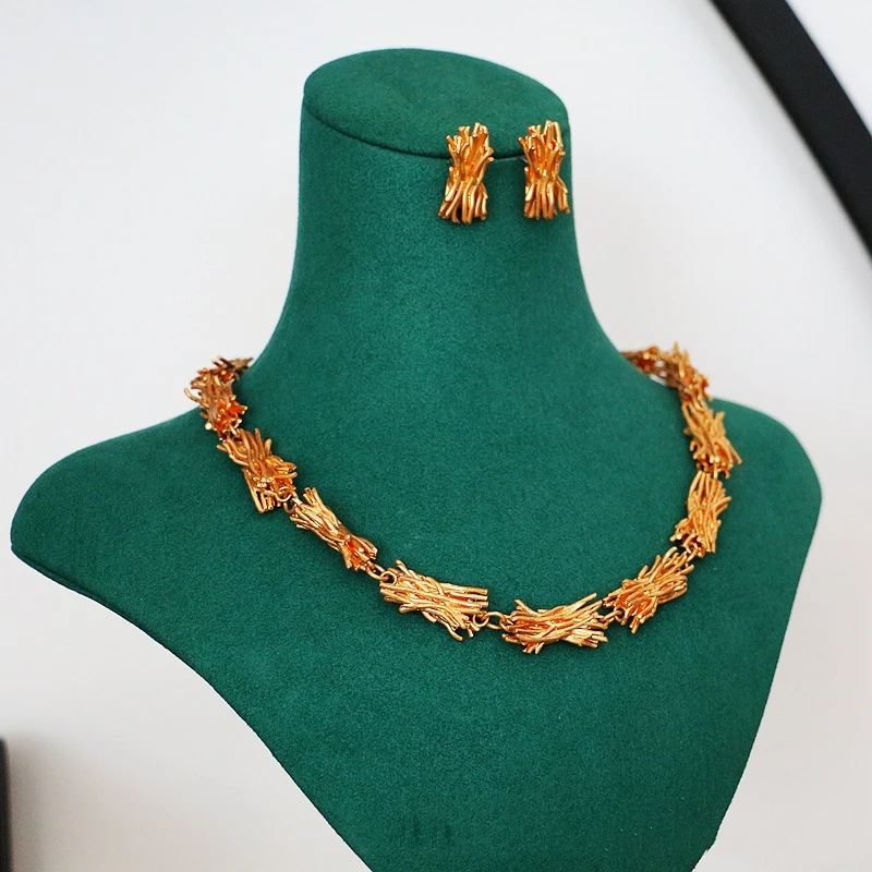 

2023 Summer women's Vintage Pure Hand-carved Gold-plated Coral Fashion Necklace Bracelet Earrings