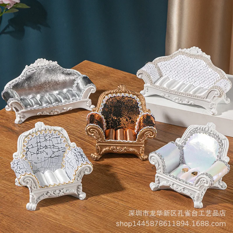 

Рукоделие для платформы для поклонения статуи Будды на диване, размещенной для бутика Бога платформы