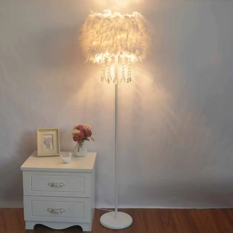 

Напольная Лампа в европейском стиле, лампочки с перьями, приглушаемые напольные лампы в итальянском стиле в эстетике, теплое освещение, укр...