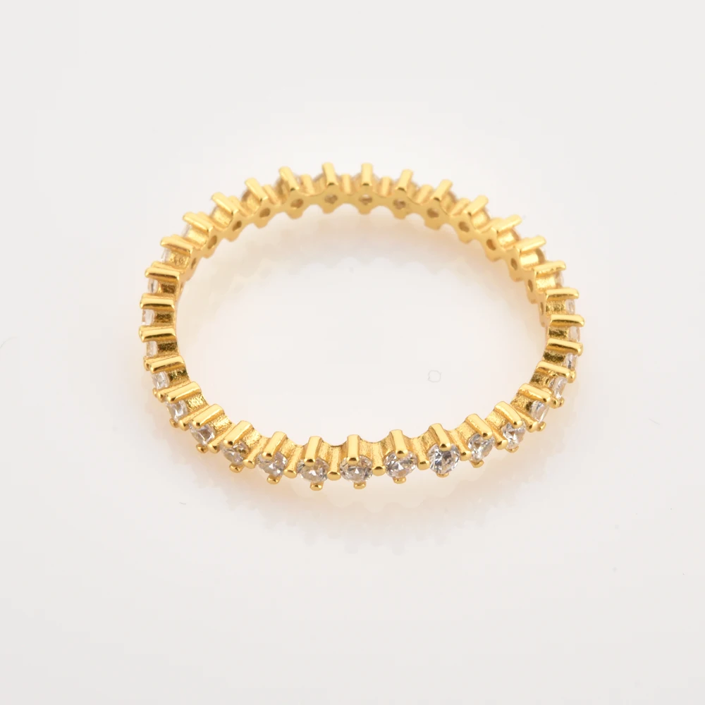 Кольцо женское из серебра 925 пробы с радужным цирконием |