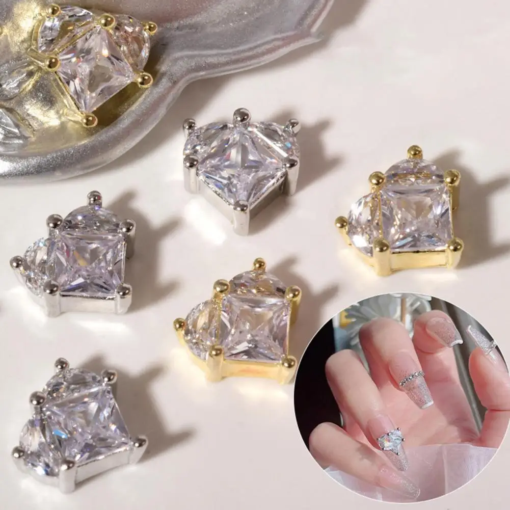 

Manicure Ornament Premium Sturdy Dazzling Love Heart Shape Manicure Ornament for Party Nail Ornament Fingernail Decoration