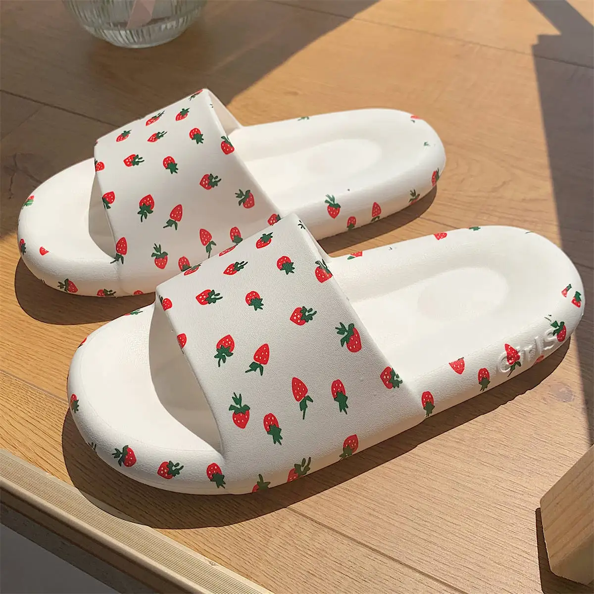 

Sweet Strawberry Pattern Women Slippers Summer Leisure Girl Heart Outdoor Soft Thick Sole Home Bathroom Slides Ladies Shoes