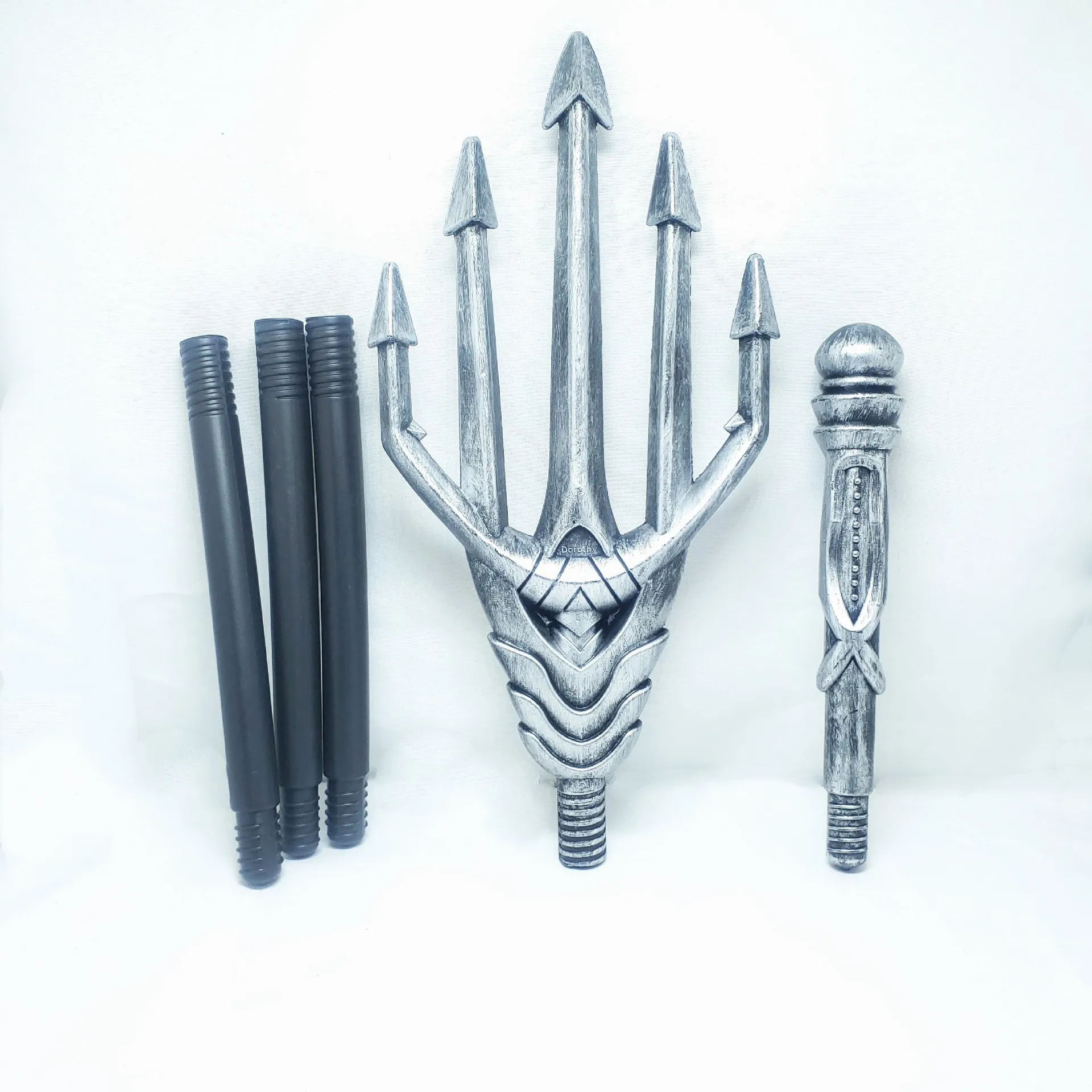 Игрушка супергероя Aquaman Trident of Нептун 165 см золотистого и серебристого цвета