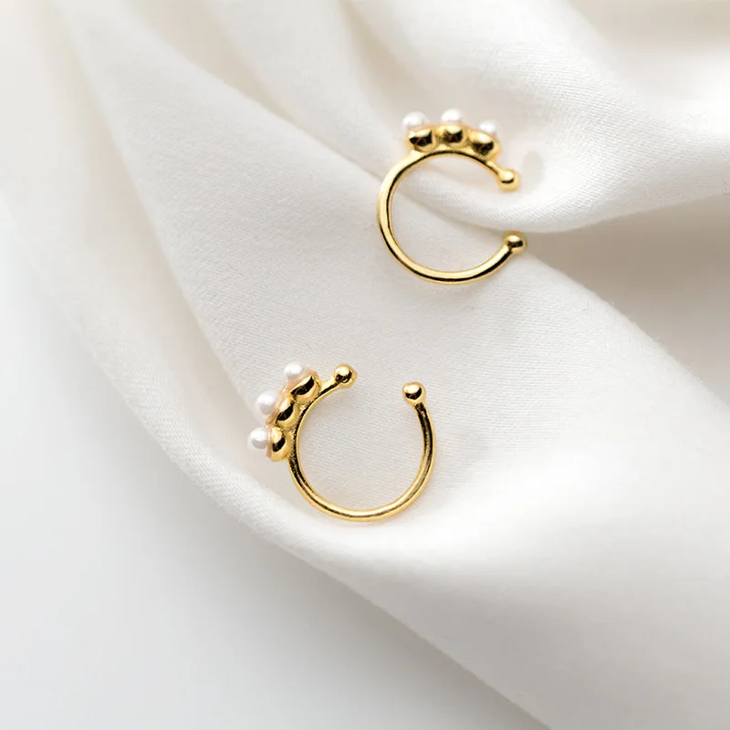 

Ear Clip Women's Three Pearl Ear Bone Clip Non-Pierced Shell Pearls Synthetic Pearl Earrings