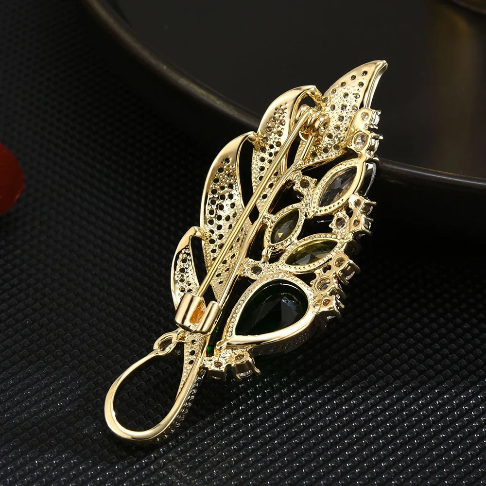 Элегантная Брошь в ретро стиле с изумрудами виде листьев женская эксклюзивная