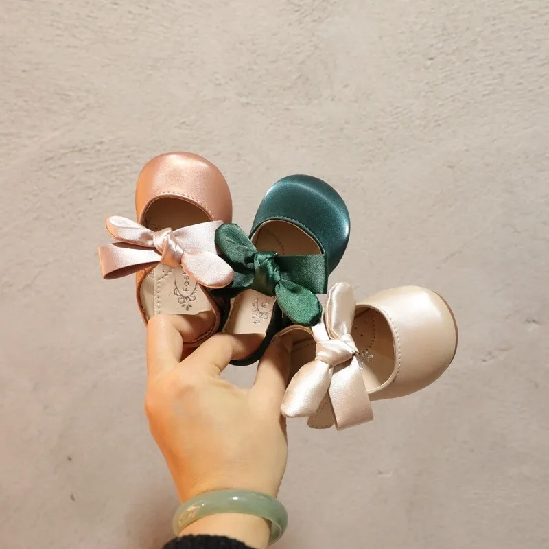 

Туфли для первых шагов для маленьких девочек, мягкие простые милые Универсальные однотонные Мокасины с бантом, детская модная обувь для дет...