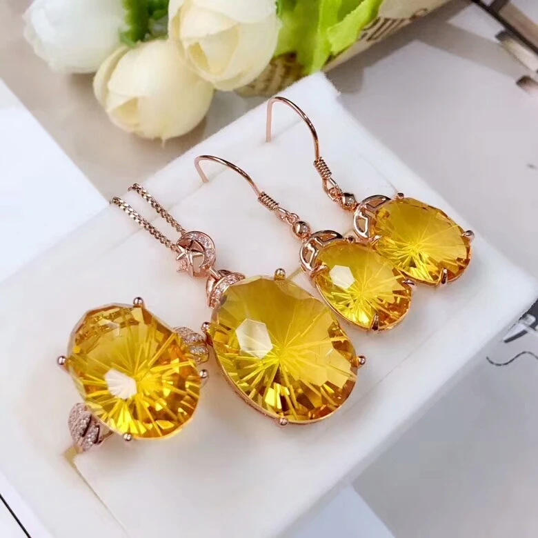 

Комплект из колье, серёг и кольца, из серебра 925 пробы