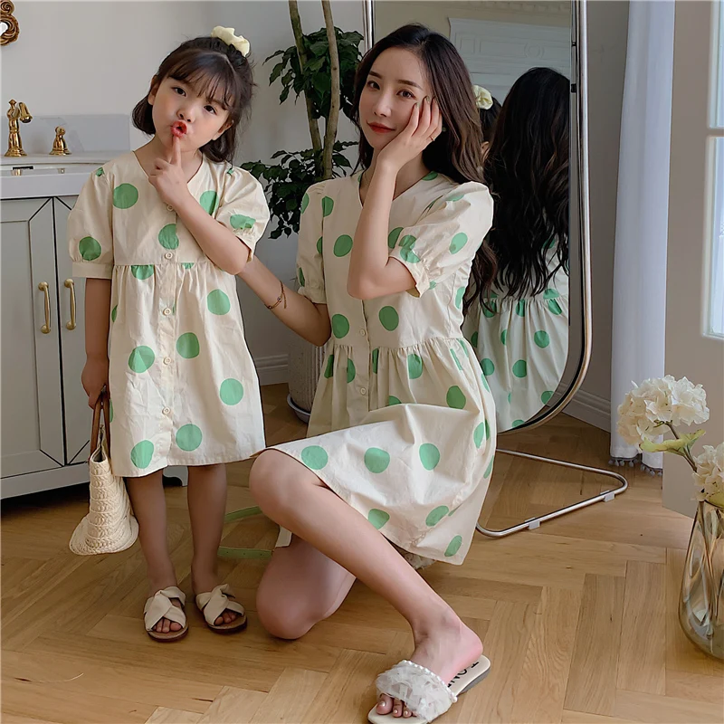 

Mother and Daughter Button Polka Dot Ruched Shirt Family Dress Summer Dresses Fashion Chiffon Mom and Baby Girl Matching Clothes