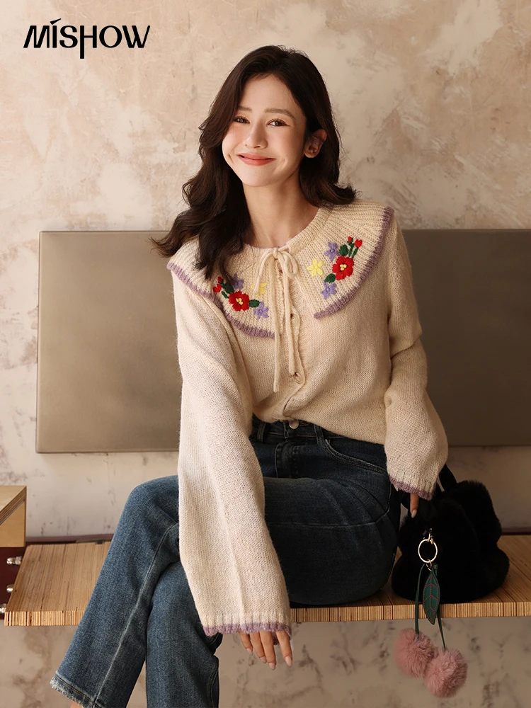 

MISHOW Knitted Cardigans for Women Fashion 2022 Autumn Korean solid Embroidery Doll Collar Single Breasted Sweater MXB31Z0728