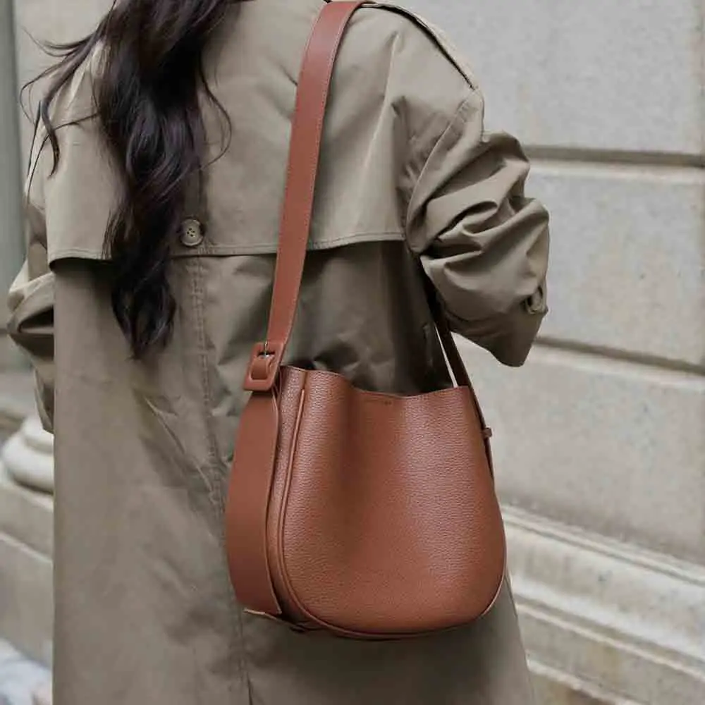 

New 2023 New Retro Shoulder Women Bukcet Bags Luxury Handbag and Purses Fashion Crossbody Tote Elegant Lady Saddle Tote
