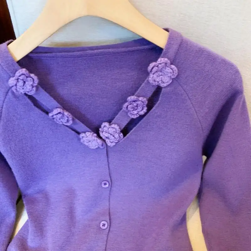 Женский вязаный кардиган с оборками и V-образным вырезом